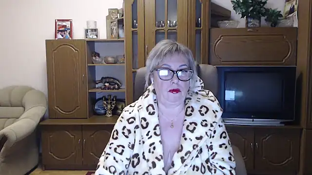 Kallliina online show from December 2025 05:08:01 PM