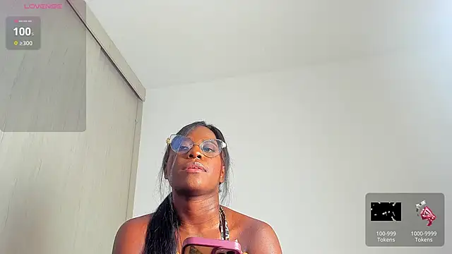 caroline tovar online show from September 2025 06:58:02 PM