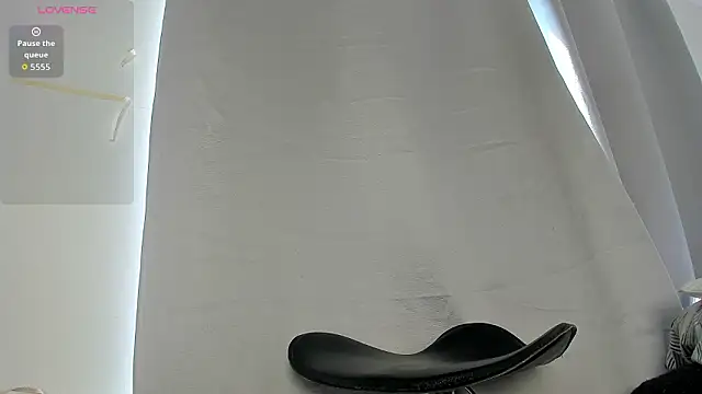 caroline tovar online show from January 2026 07:12:01 PM