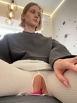 Snapshot of Feral_berry_8133 chatting on February 2025 12:38:01 PM Feral berry 8133 online show from February 2025 12:38:01 PM