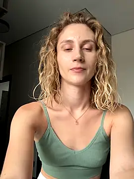 Snapshot of Feral_berry_8133 chatting on September 2025 12:04:02 PM Feral berry 8133 online show from September 2025 12:04:02 PM