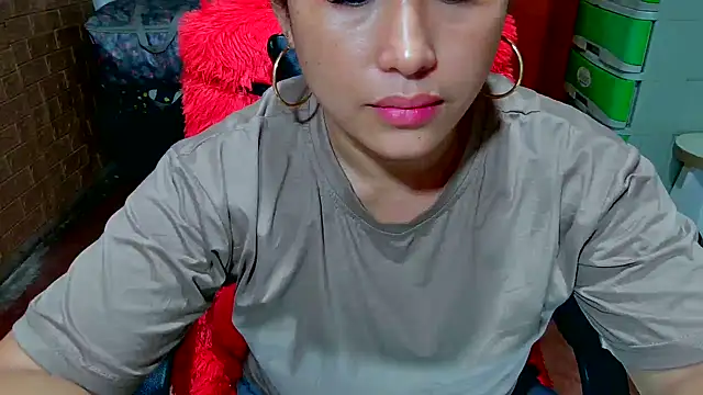 Snapshot of M_e_c_e_l chatting on October 2025 07:43:01 PM M e c e l online show from October 2025 07:43:01 PM