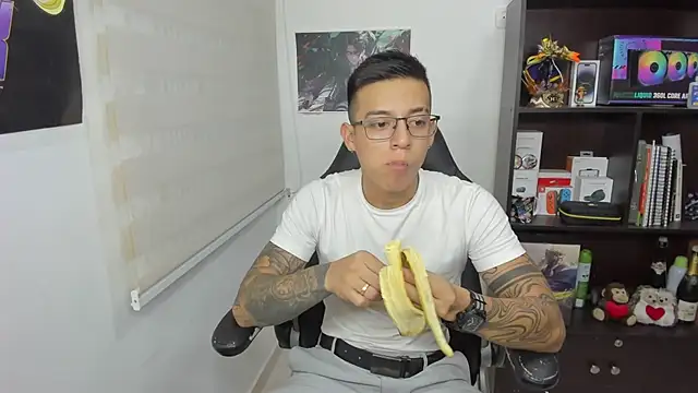 SIXXTOLOVE18 online show from March 2025 06:21:02 AM