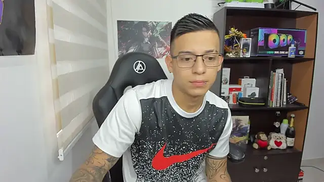 SIXXTOLOVE18 online show from March 2025 04:46:02 PM