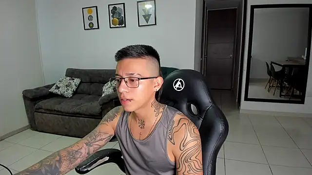 SIXXTOLOVE18 online show from September 2025 04:33:01 AM