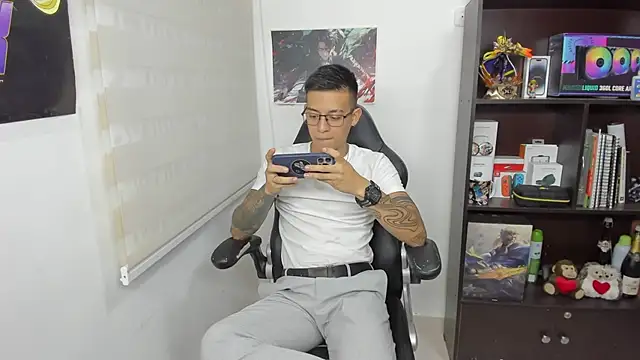 SIXXTOLOVE18 online show from March 2025 01:39:01 AM