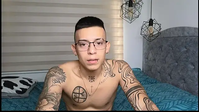 SIXXTOLOVE18 online show from September 2025 06:44:01 PM