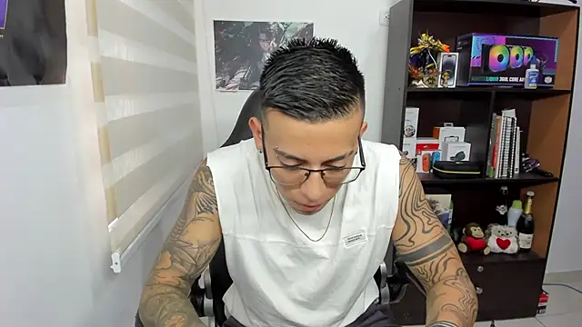 SIXXTOLOVE18 online show from March 2025 05:45:01 PM