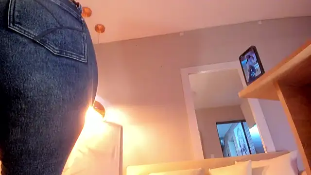 bonie lov online show from November 2025 09:40:02 PM