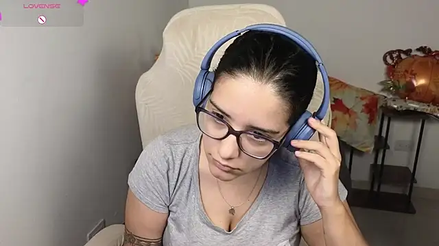 blue  moon  online show from November 2025 06:19:02 PM