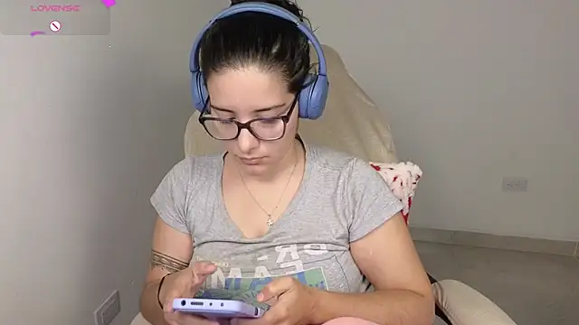 blue  moon  online show from December 2025 04:24:01 AM