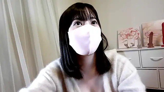 MOMO ROSE online show from September 2025 12:10:01 PM