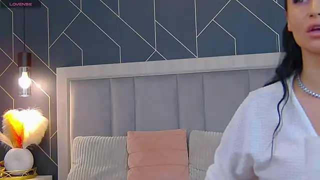 EmyLaveau online show from November 2025 09:58:01 AM