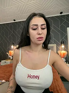 EmyLaveau online show from January 2026 06:17:01 AM