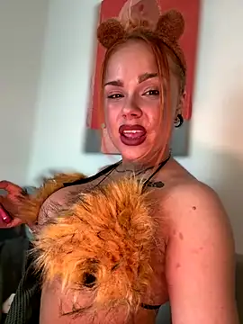 Snapshot of PennyPrincess chatting on November 2025 12:28:02 PM PennyPrincess online show from November 2025 12:28:02 PM