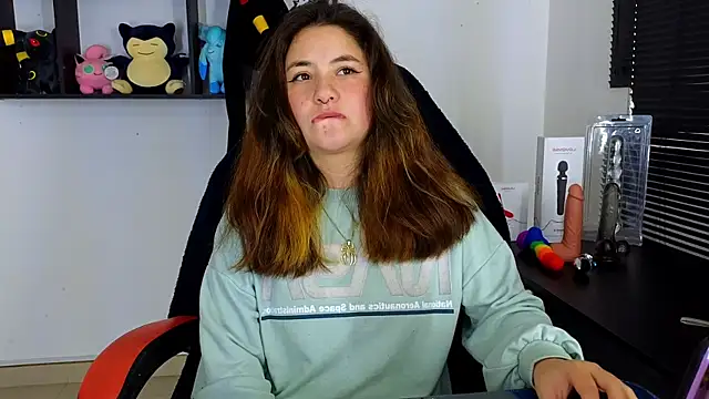 Snapshot of ann_bronw chatting on March 2025 05:18:02 PM ann bronw online show from March 2025 05:18:02 PM