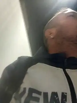 Snapshot of juandi21cm chatting on December 2025 05:40:02 AM juandi21cm online show from December 2025 05:40:02 AM