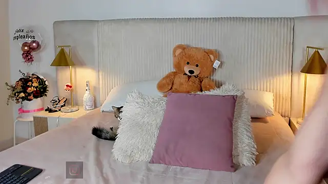 Marie Castelzc online show from September 2025 01:09:02 PM