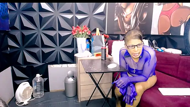 Ebonyfancyface online show from November 2025 01:15:01 PM