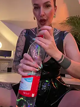 InkedBiitch online show from December 2024 06:00:01 PM