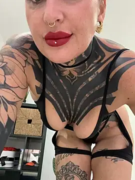 InkedBiitch online show from May 2026 05:27:01 PM