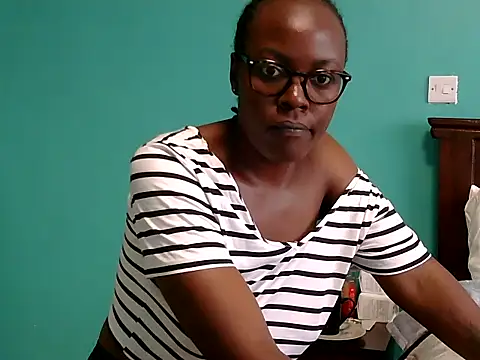 Laurettah online show from May 2026 07:45:02 AM