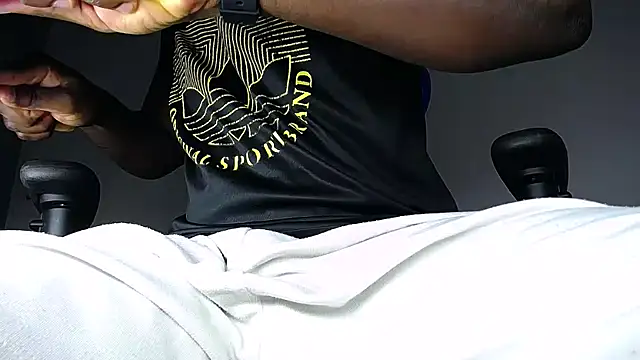 Snapshot of MAXJONES_2 chatting on February 2026 03:32:02 PM MAXJONES 2 online show from February 2026 03:32:02 PM