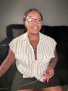 Snapshot of NikkiNoelanii chatting on May 2026 01:18:01 PM NikkiNoelanii online show from May 2026 01:18:01 PM
