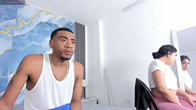 Kylieandjhonny online show from December 2025 08:19:01 PM