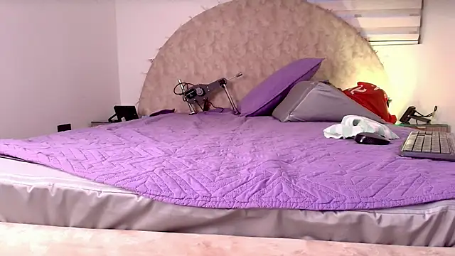  ebony-queen  online show from January 2026 12:01:01 PM