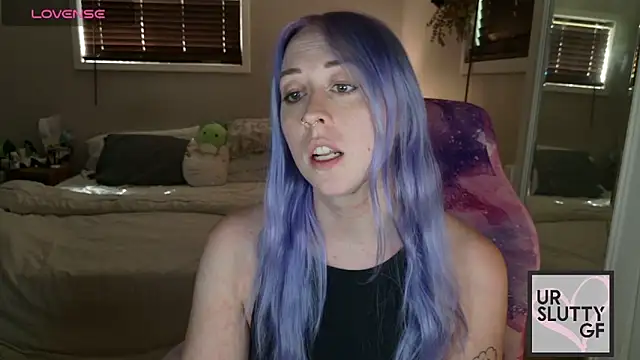 Snapshot of ursluttygf chatting on May 2026 03:07:02 PM ursluttygf online show from May 2026 03:07:02 PM