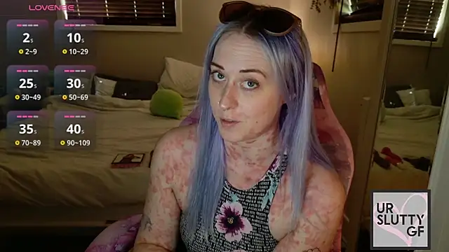 Snapshot of ursluttygf chatting on May 2026 04:04:02 PM ursluttygf online show from May 2026 04:04:02 PM