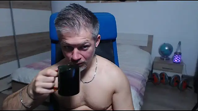RobbyShawz online show from November 2025 05:17:02 AM