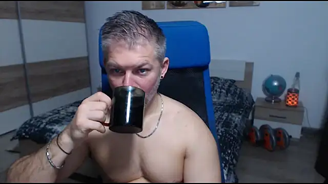 RobbyShawz online show from November 2025 05:44:01 AM