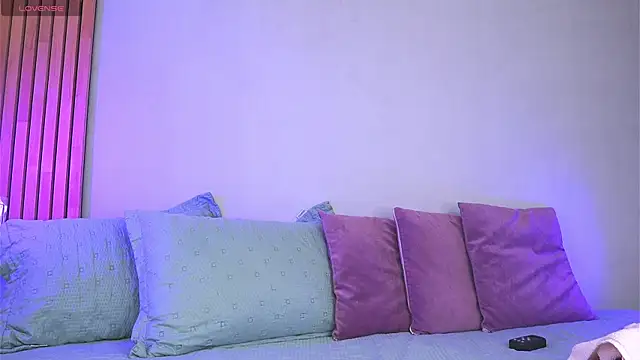 Snapshot of mia-reeves chatting on November 2025 06:11:01 PM mia-reeves online show from November 2025 06:11:01 PM