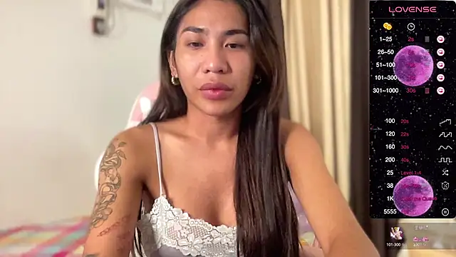 Snapshot of Alaia_Pope chatting on December 2024 02:37:02 PM Alaia Pope online show from December 2024 02:37:02 PM