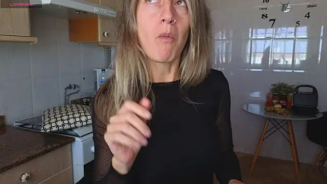 Snapshot of Lunamix chatting on March 2025 12:57:02 PM Lunamix online show from March 2025 12:57:02 PM