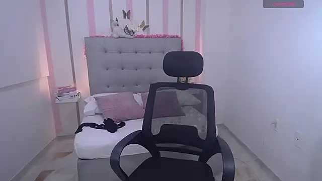 Anthonela love  online show from December 2025 12:04:01 PM