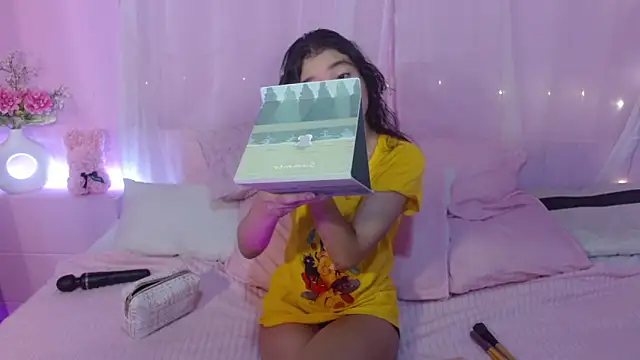 Snapshot of Sweetcristin chatting on June 2026 03:07:01 AM Sweetcristin online show from June 2026 03:07:01 AM