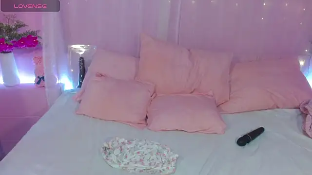 Snapshot of Sweetcristin chatting on July 2026 01:57:02 AM Sweetcristin online show from July 2026 01:57:02 AM