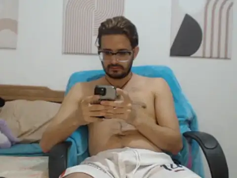 Snapshot of peterannaud chatting on November 2025 12:10:01 PM peterannaud online show from November 2025 12:10:01 PM