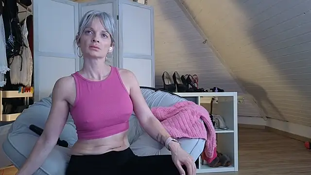 Snapshot of Sabdeluxe chatting on November 2025 09:35:01 AM Sabdeluxe online show from November 2025 09:35:01 AM