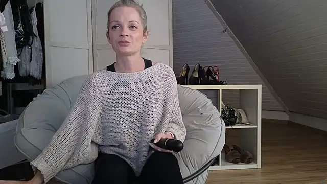 Snapshot of Sabdeluxe chatting on November 2025 09:01:01 AM Sabdeluxe online show from November 2025 09:01:01 AM