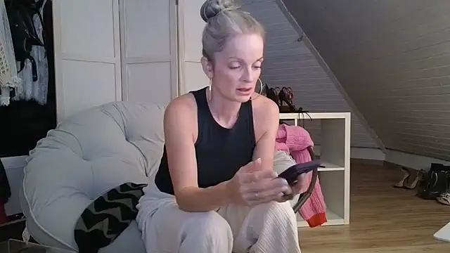 Snapshot of Sabdeluxe chatting on October 2025 02:51:02 PM Sabdeluxe online show from October 2025 02:51:02 PM