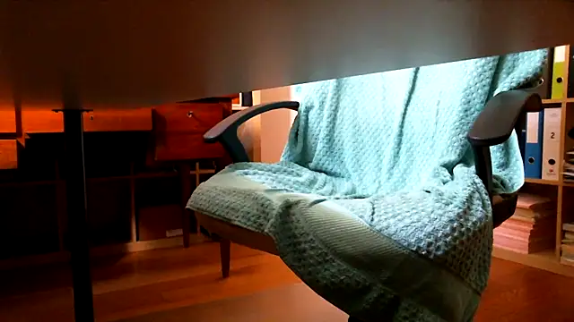 leccaleccafiga online show from April 2026 12:01:01 PM