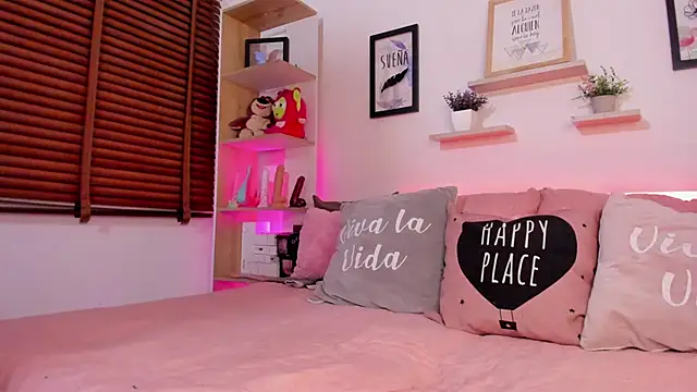 Nata Villalobos online show from May 2026 02:15:01 AM