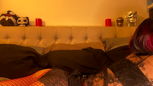 crystalxh online show from April 2026 10:32:02 PM