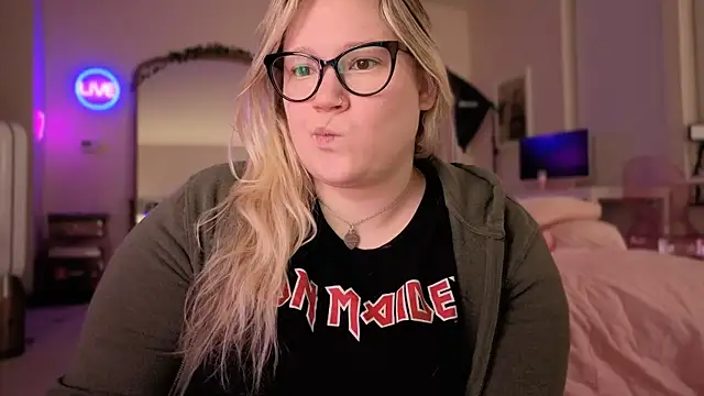 PiggyRose online show from March 2026 01:40:01 AM