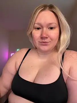 Snapshot of PiggyRose chatting on September 2025 10:48:02 PM PiggyRose online show from September 2025 10:48:02 PM