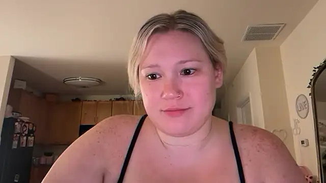 Snapshot of PiggyRose chatting on July 2026 02:00:01 AM PiggyRose online show from July 2026 02:00:01 AM
